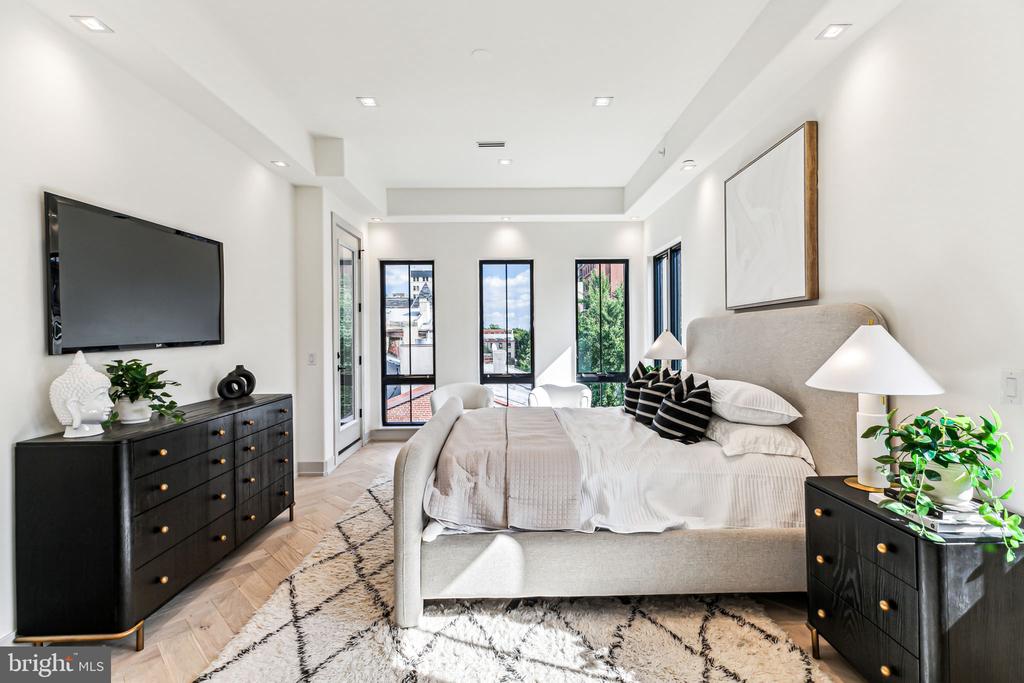 344 S HICKS STREET