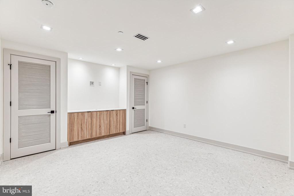344 S HICKS STREET