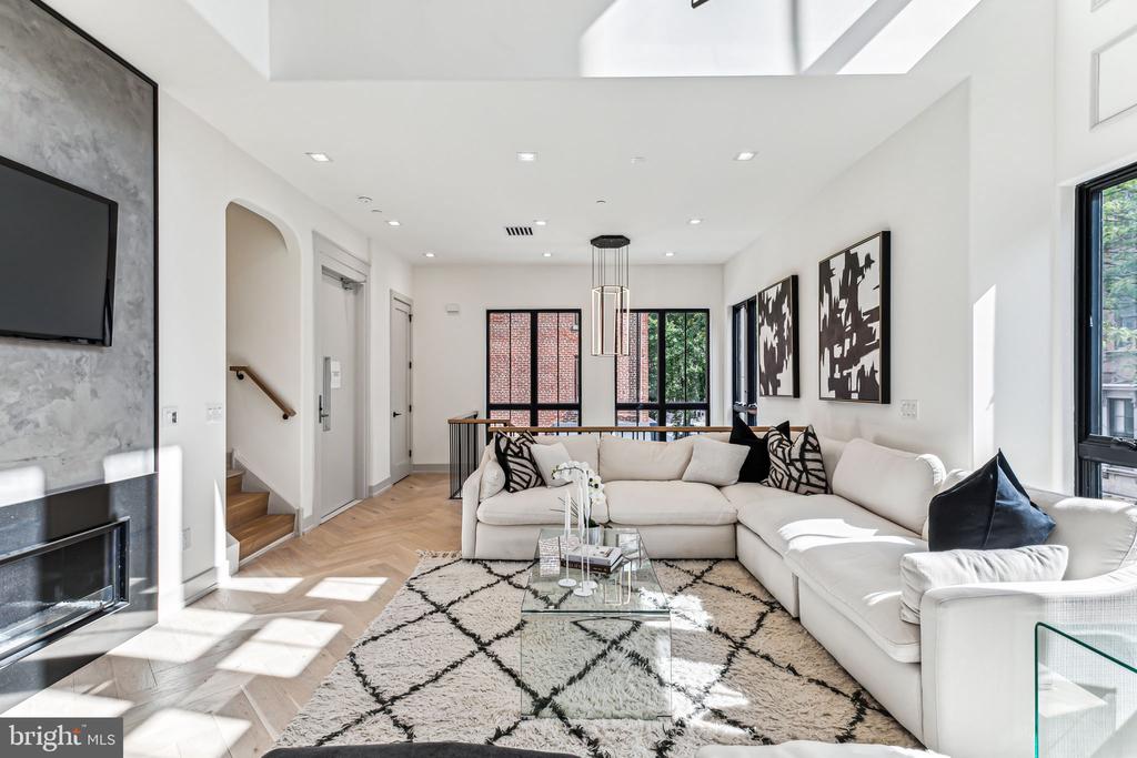 344 S HICKS STREET