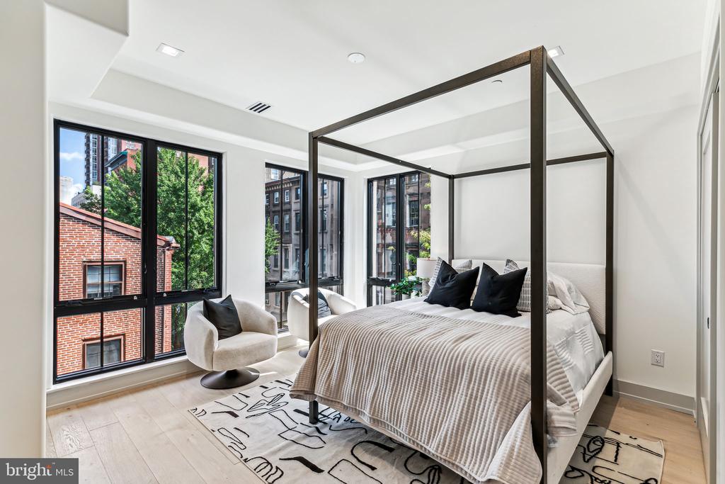 344 S HICKS STREET