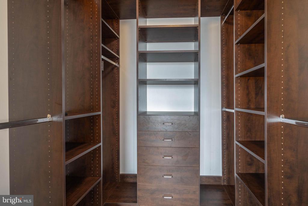 38 N FRONT STREET Unit: 4F
