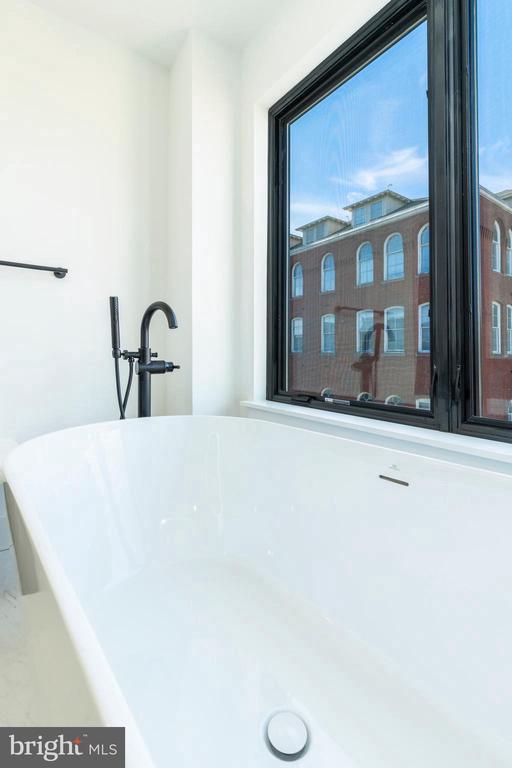 936 S BONSALL STREET