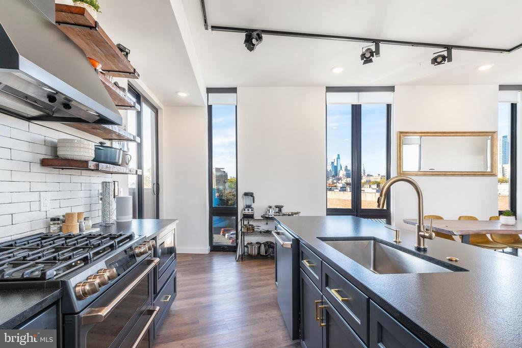715 E PASSYUNK AVENUE