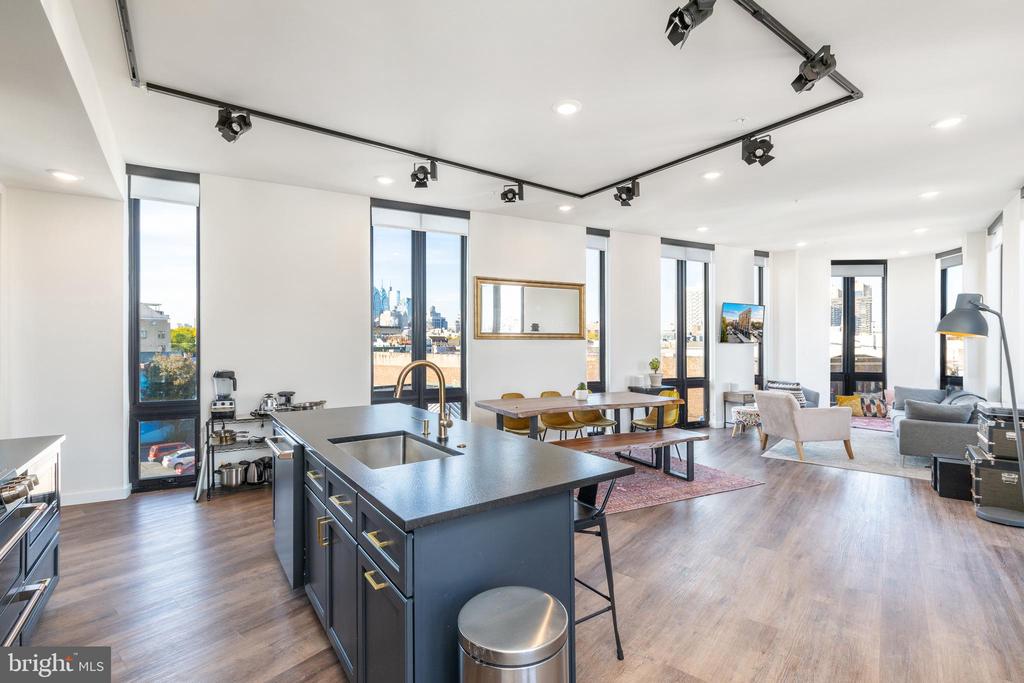 715 E PASSYUNK AVENUE