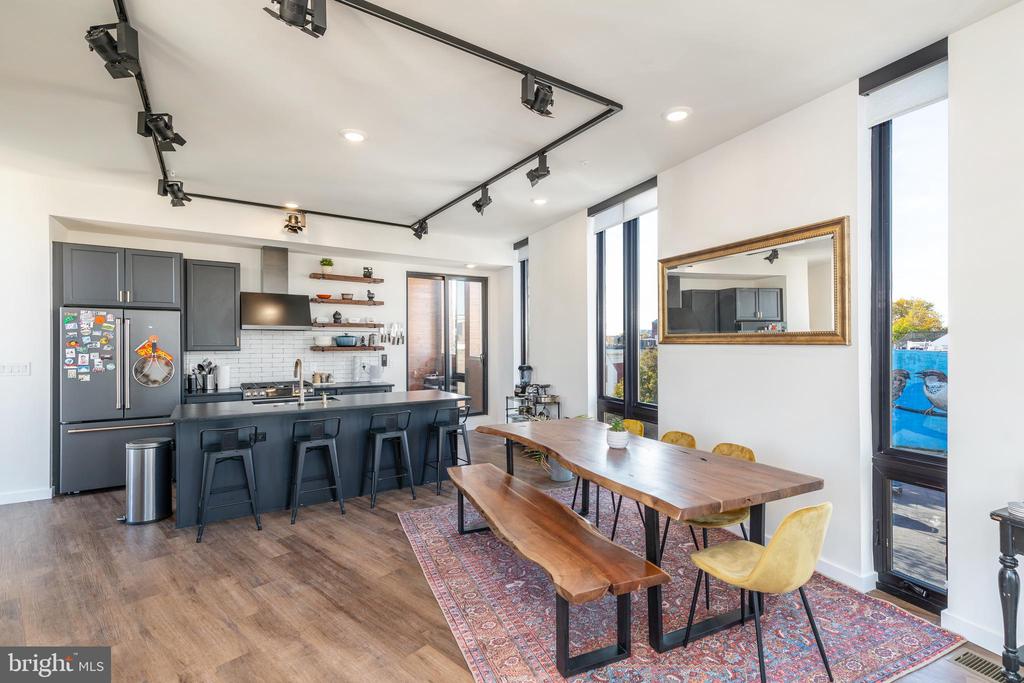 715 E PASSYUNK AVENUE