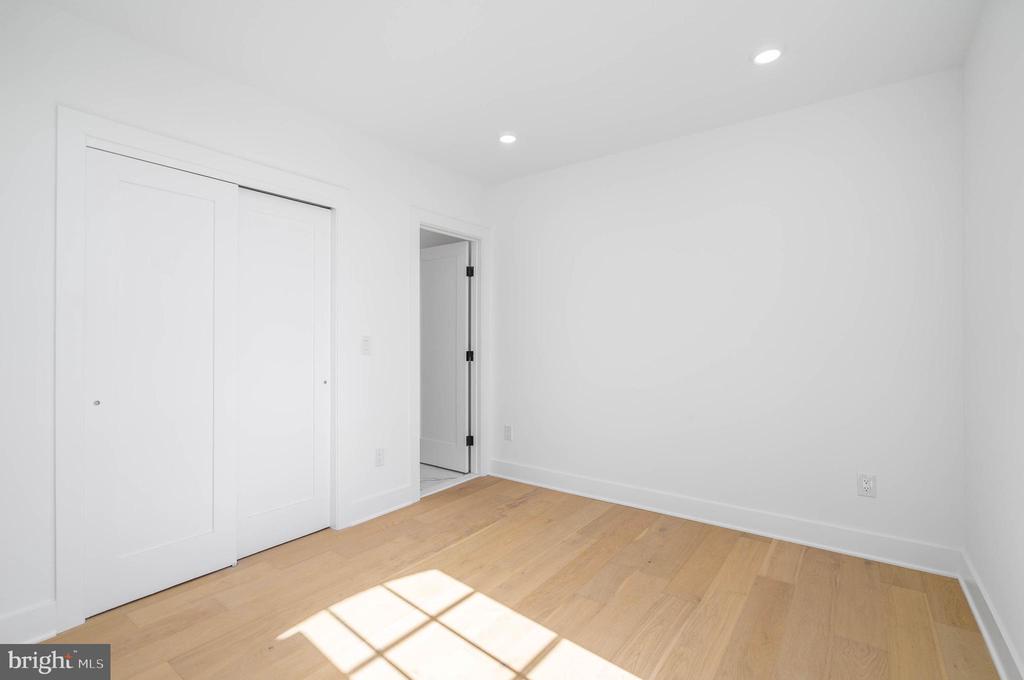 825 BAINBRIDGE STREET Unit: 403