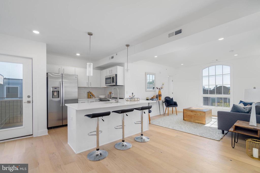 825 BAINBRIDGE STREET Unit: 403