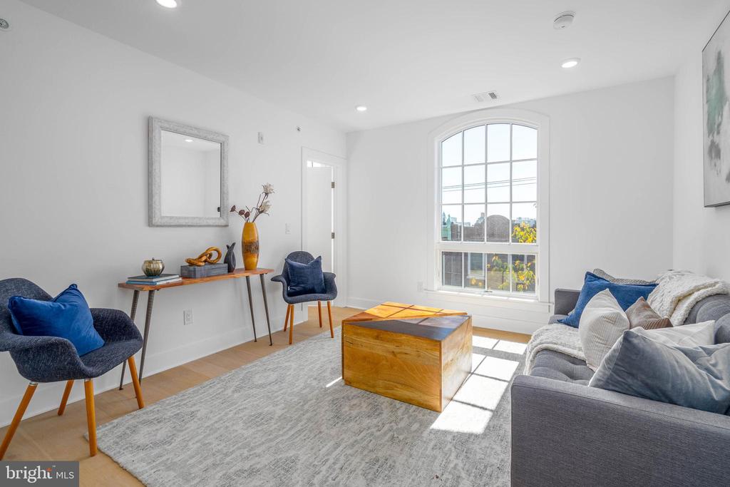 825 BAINBRIDGE STREET Unit: 403