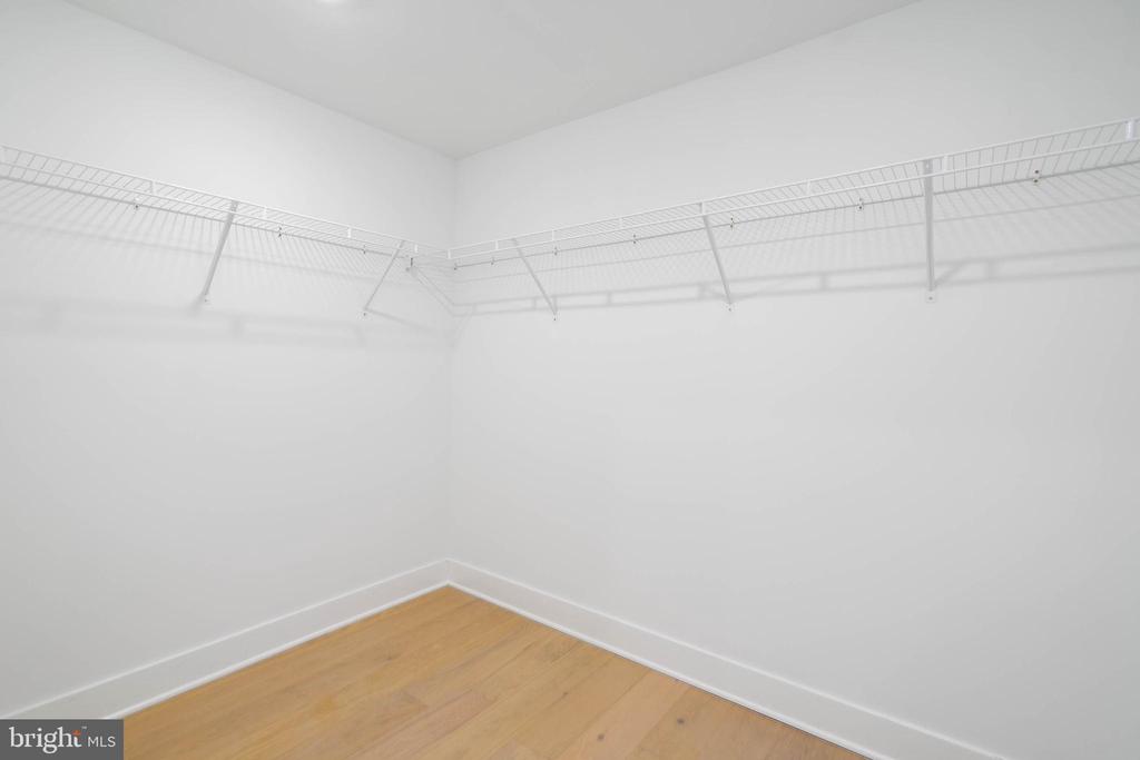 825 BAINBRIDGE STREET Unit: 103