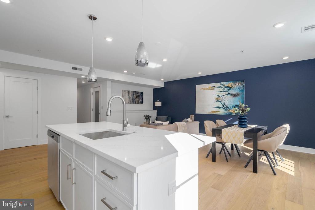 825 BAINBRIDGE STREET Unit: 103