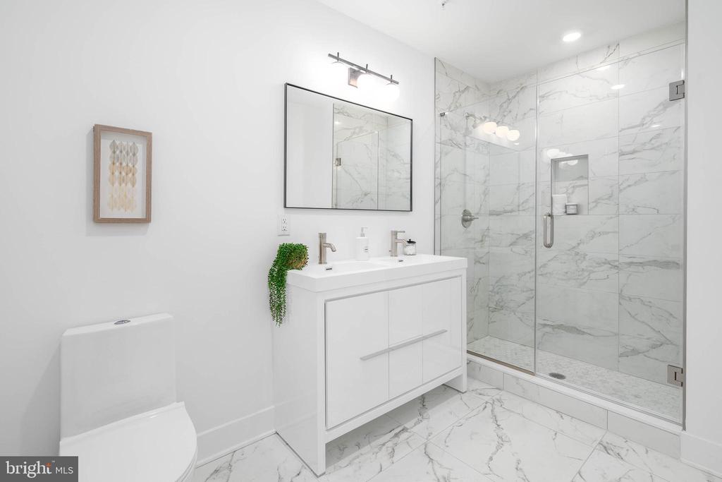 825 BAINBRIDGE STREET Unit: 103