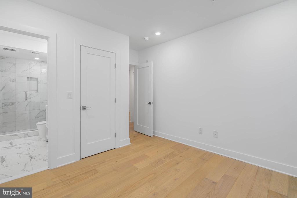 825 BAINBRIDGE STREET Unit: 103