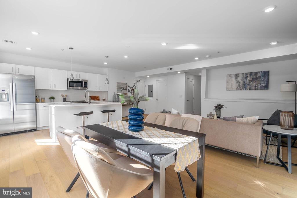 825 BAINBRIDGE STREET Unit: 103