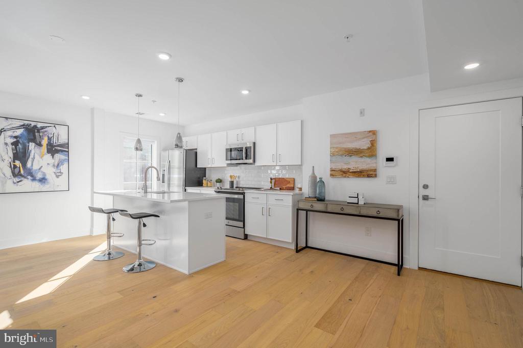 825 BAINBRIDGE STREET Unit: 103