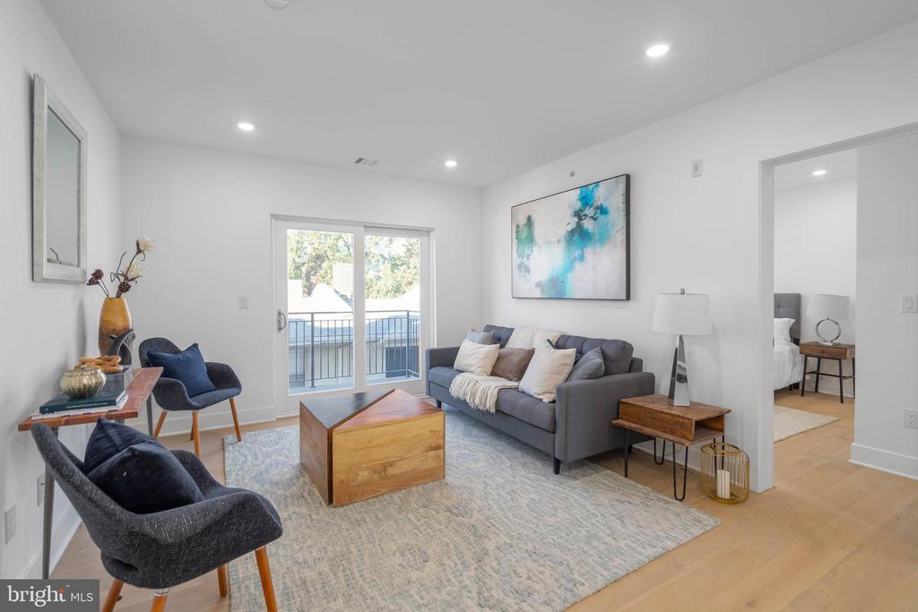 825 BAINBRIDGE STREET Unit: 304