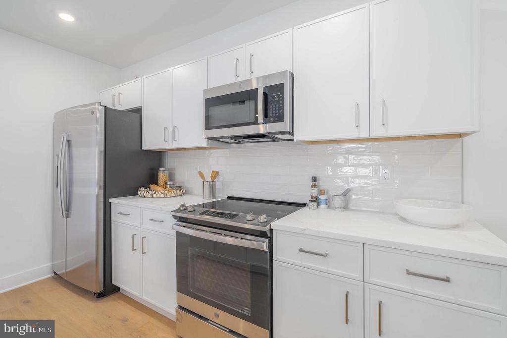 825 BAINBRIDGE STREET Unit: 304