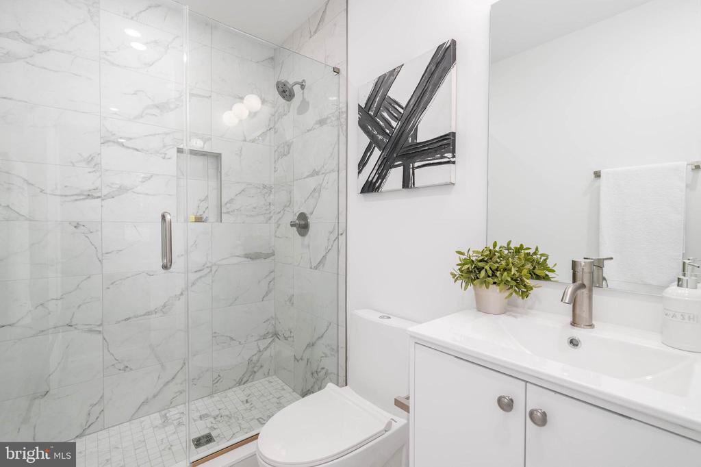 825 BAINBRIDGE STREET Unit: 304
