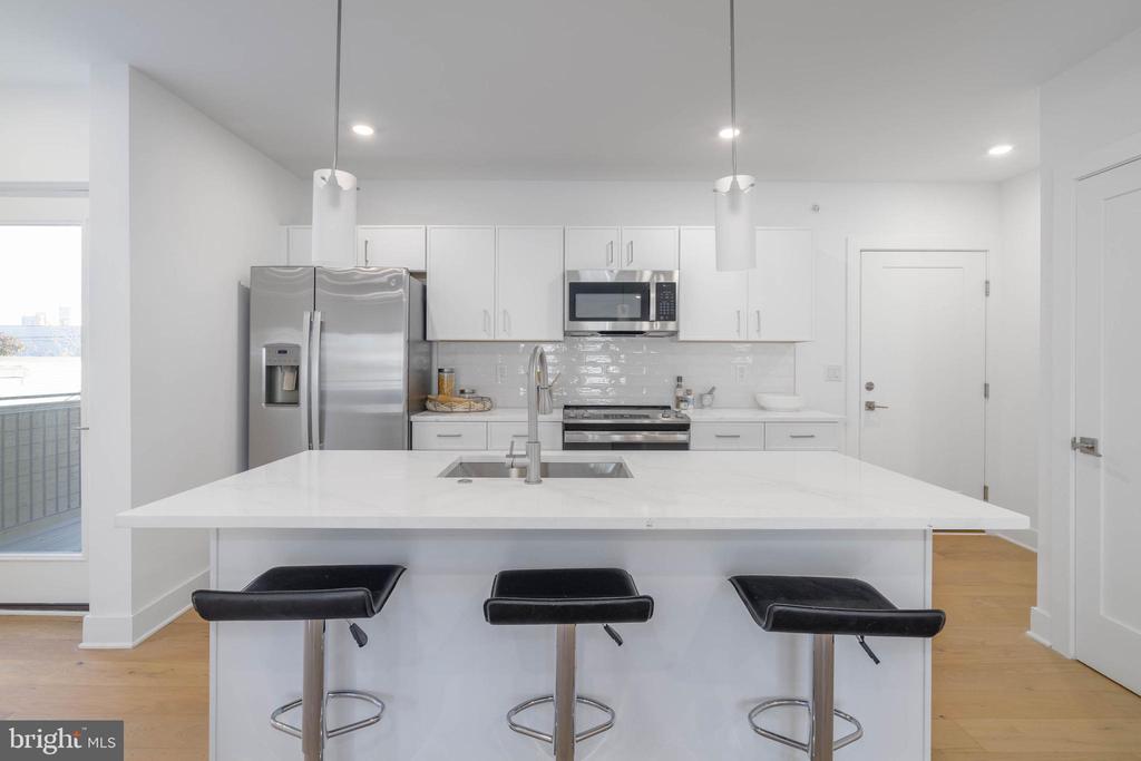 825 BAINBRIDGE STREET Unit: 304