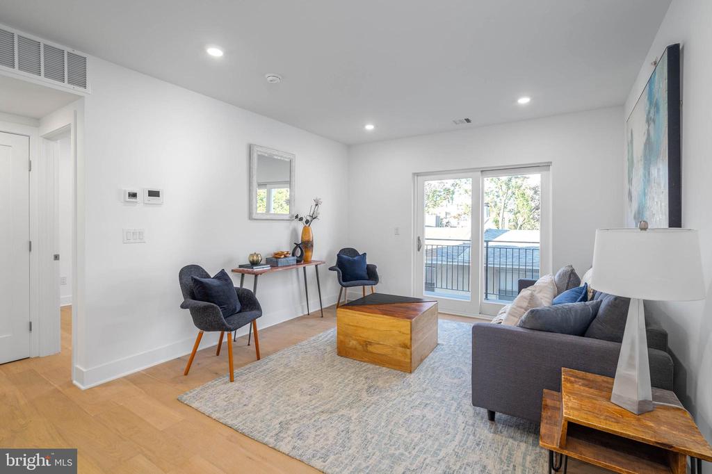 825 BAINBRIDGE STREET Unit: 304