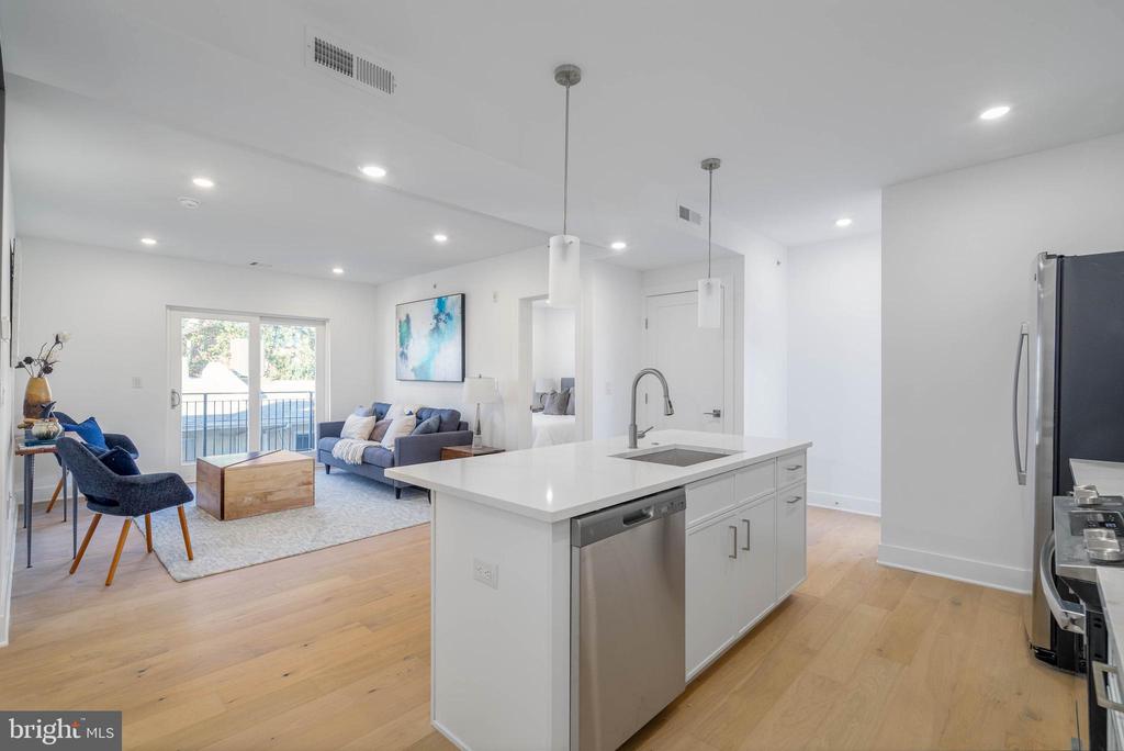 825 BAINBRIDGE STREET Unit: 304