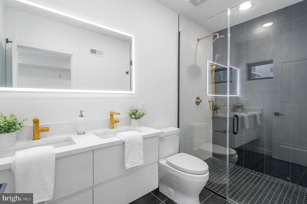 1623 CHRISTIAN STREET Unit: 3