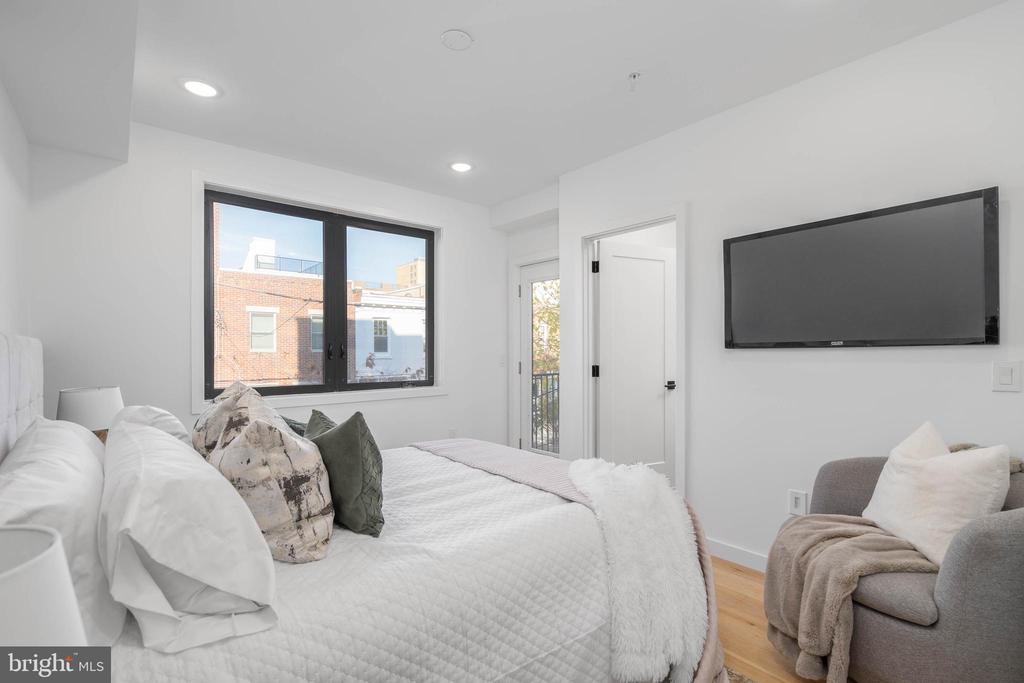 1623 CHRISTIAN STREET Unit: 3