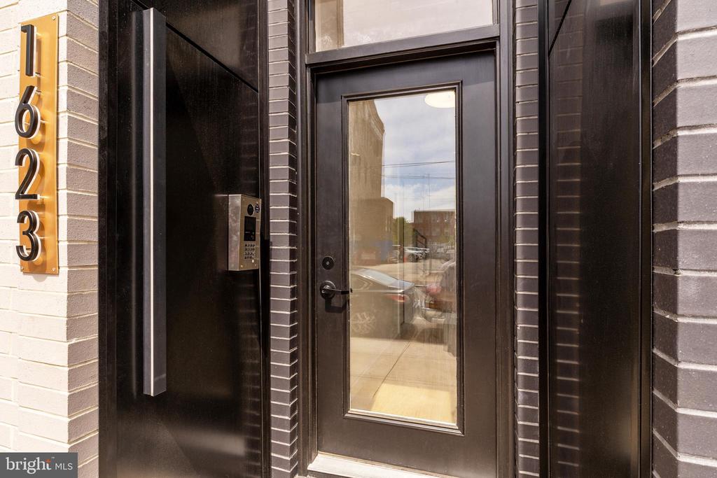1623 CHRISTIAN STREET Unit: 3