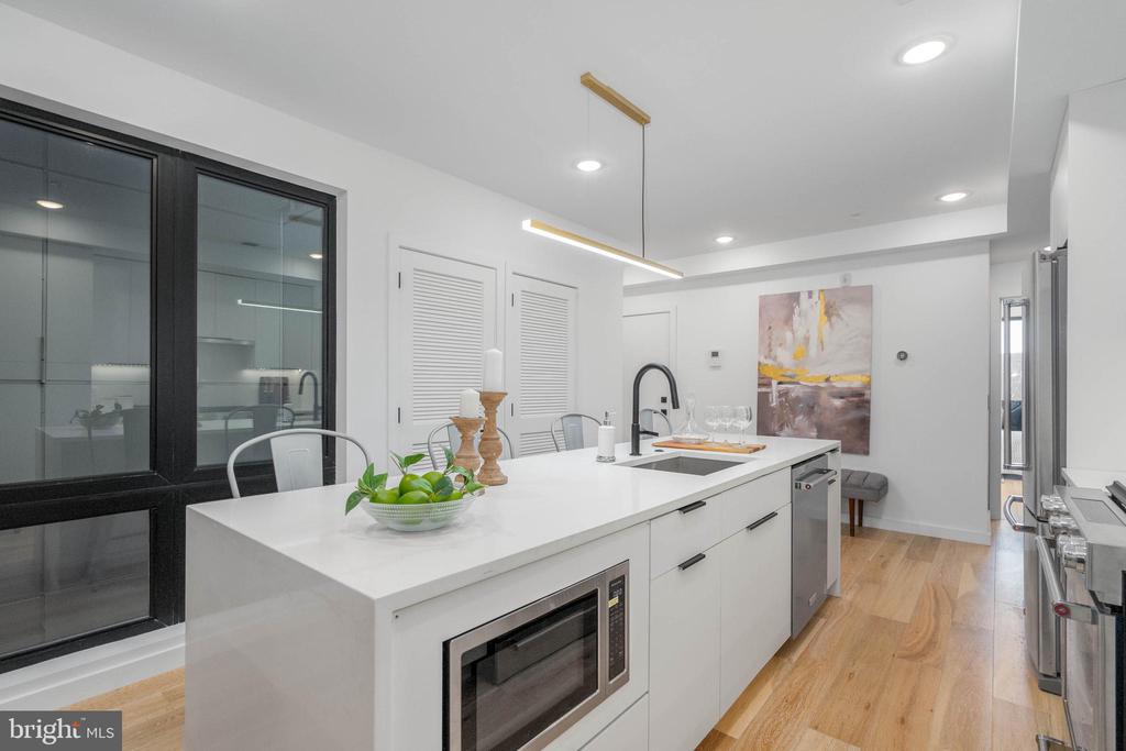 1623 CHRISTIAN STREET Unit: 3