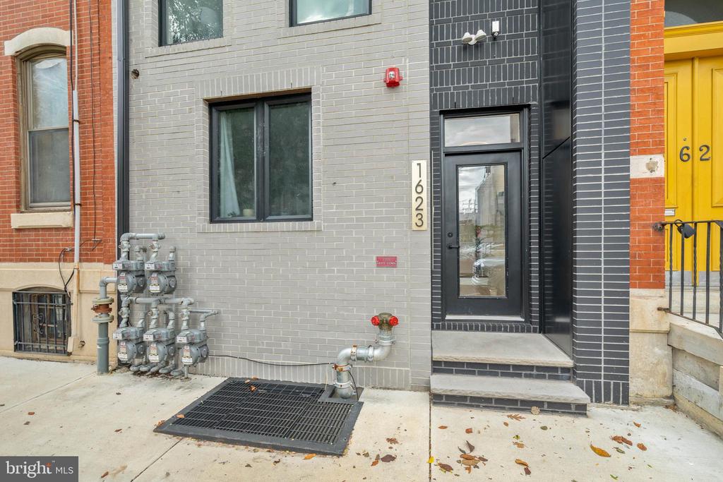 1623 CHRISTIAN STREET Unit: 3
