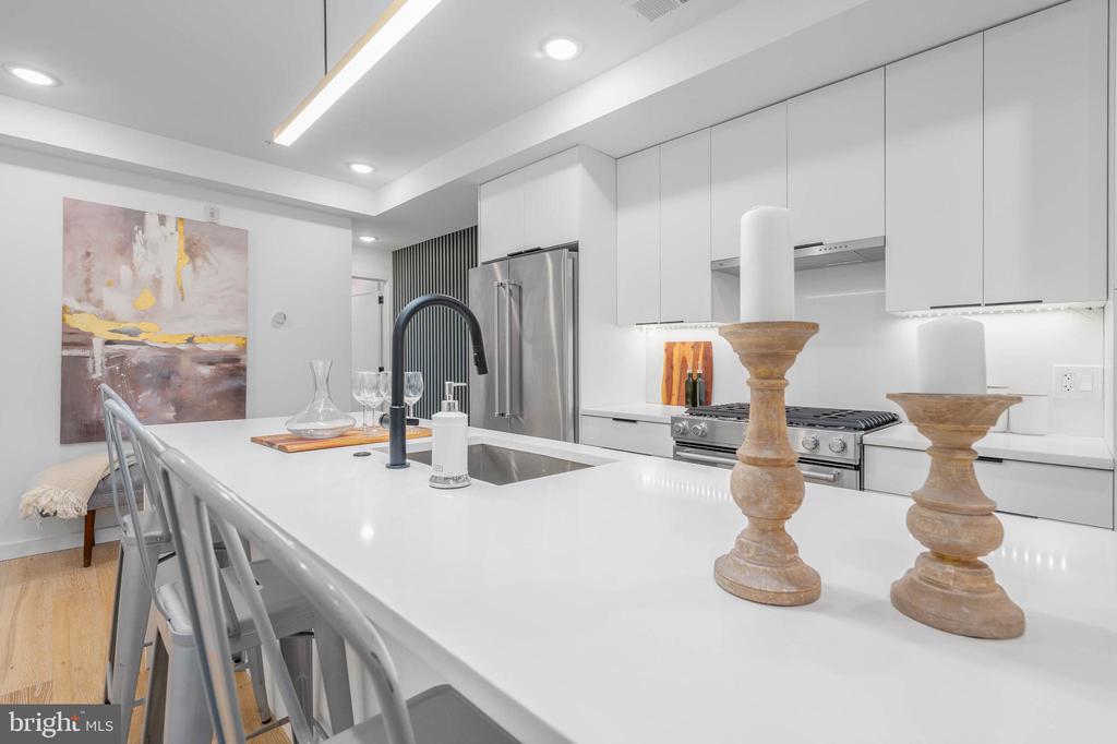 1623 CHRISTIAN STREET Unit: 3