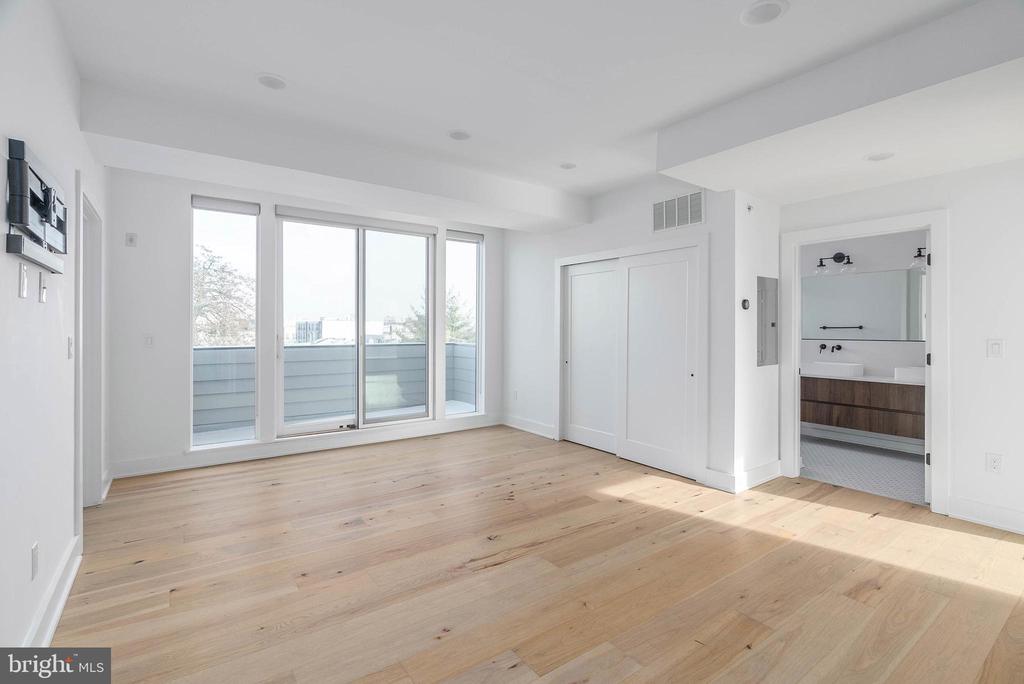 1723 FRANCIS STREET Unit: 4F