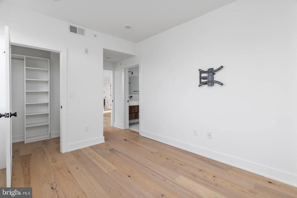 1723 FRANCIS STREET Unit: 4F