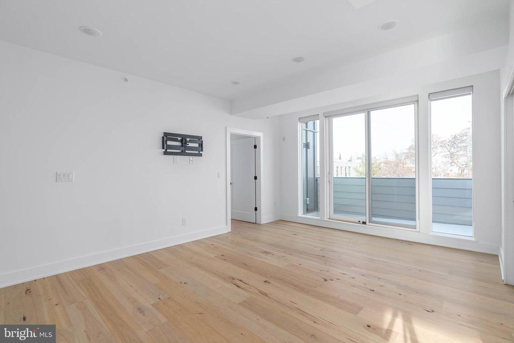 1723 FRANCIS STREET Unit: 4F