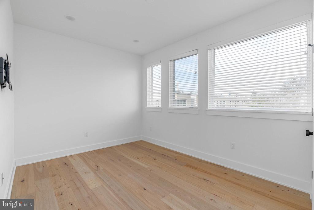 1723 FRANCIS STREET Unit: 4F