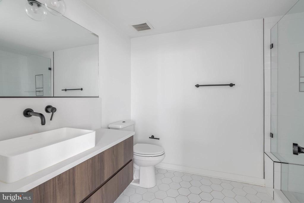 1723 FRANCIS STREET Unit: 4F