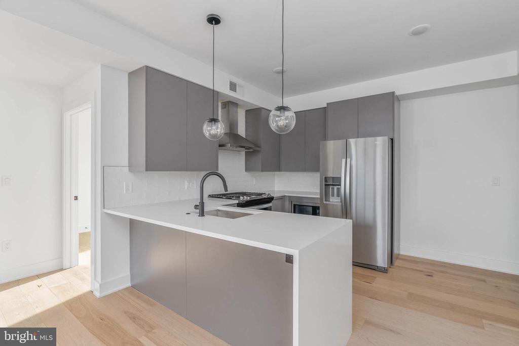1723 FRANCIS STREET Unit: 4F