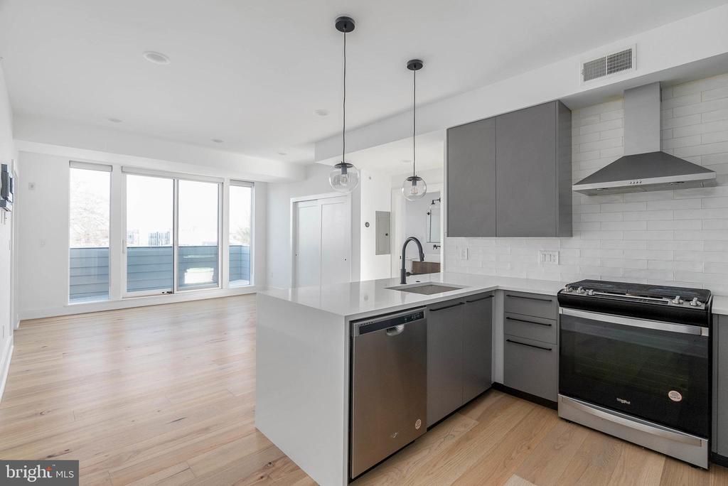 1723 FRANCIS STREET Unit: 4F