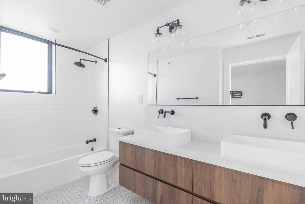 1723 FRANCIS STREET Unit: 4F