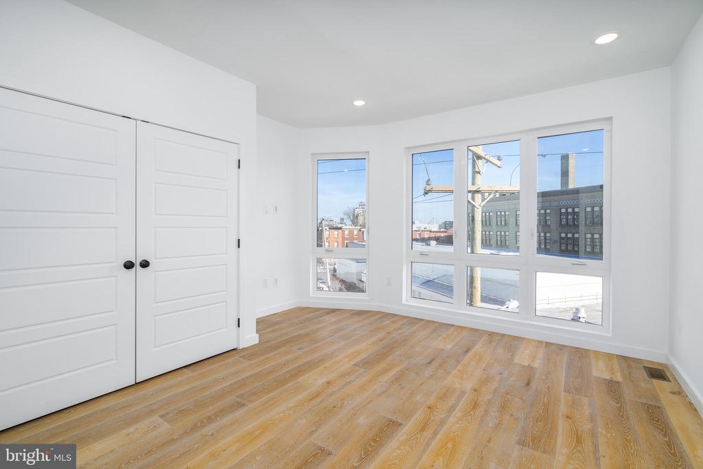1729 FRANCIS STREET Unit: 4