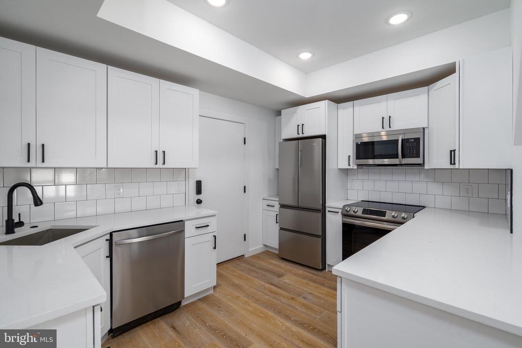 1729 FRANCIS STREET Unit: 4