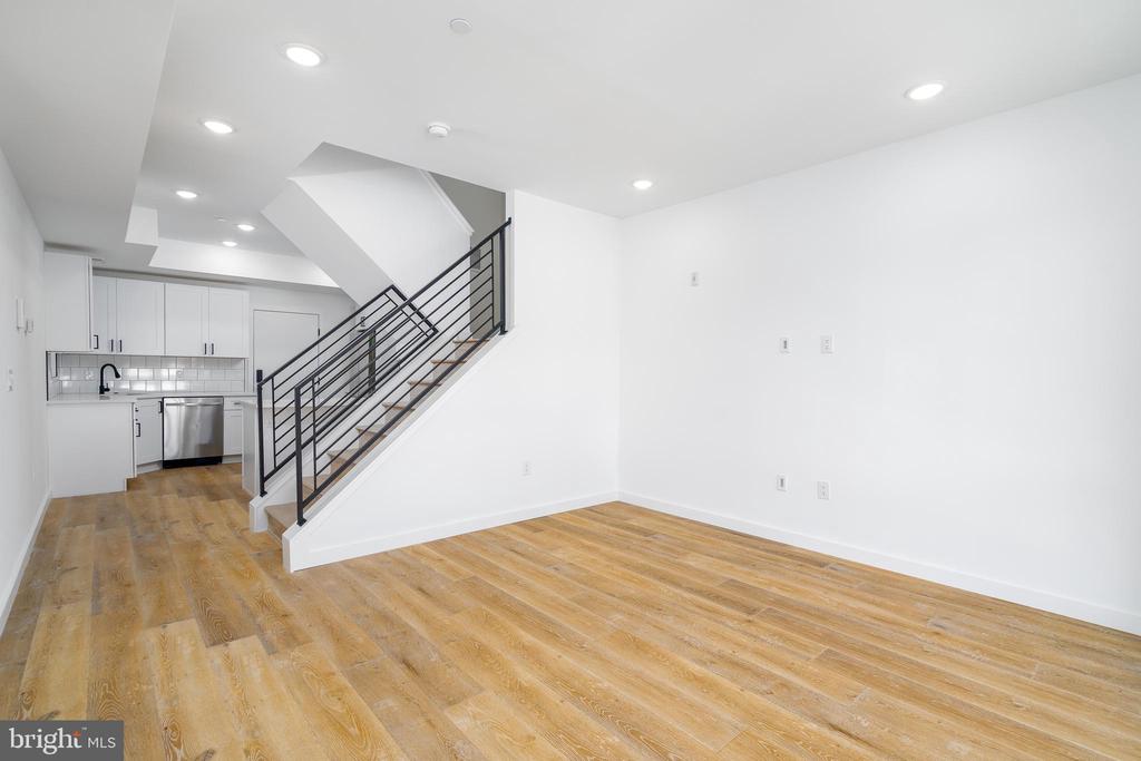 1729 FRANCIS STREET Unit: 4