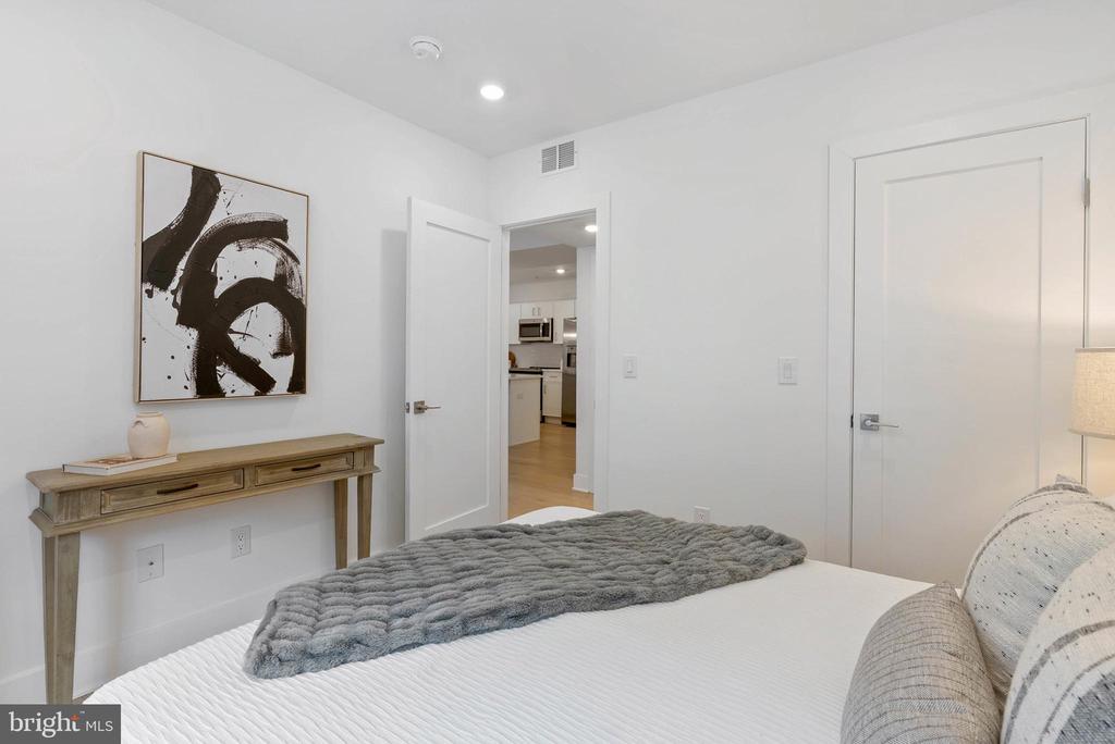 825 BAINBRIDGE STREET Unit: 101