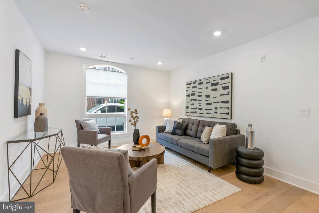 825 BAINBRIDGE STREET Unit: 101