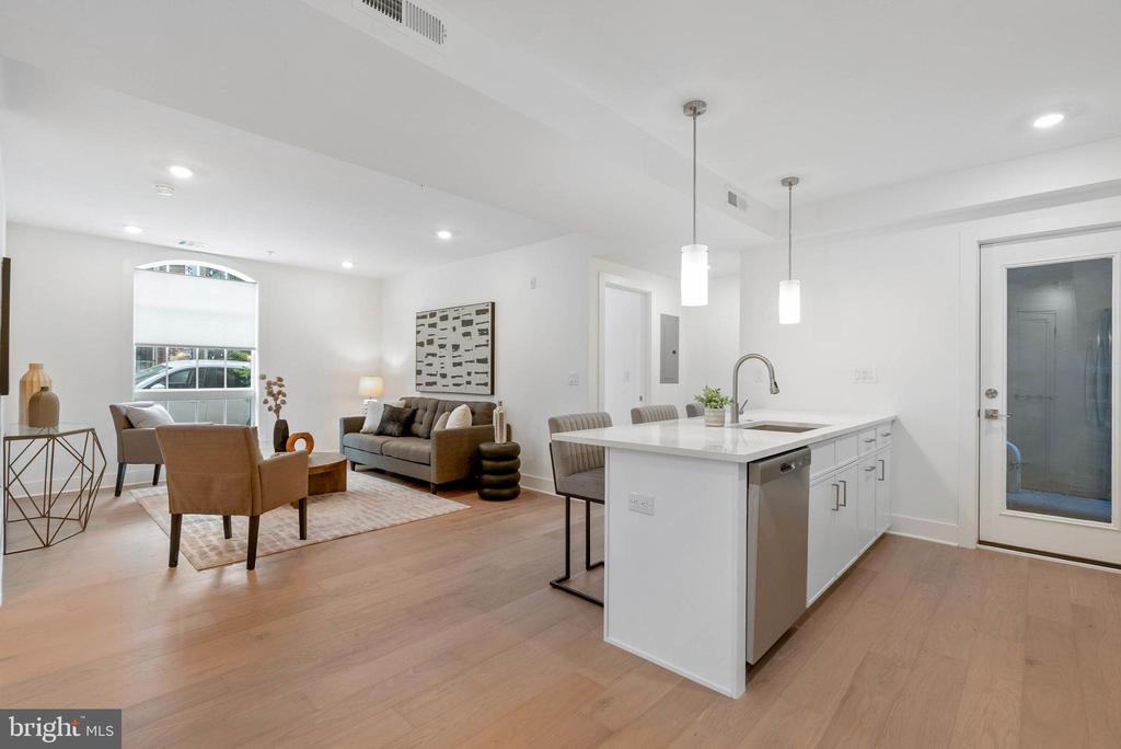 825 BAINBRIDGE STREET Unit: 101