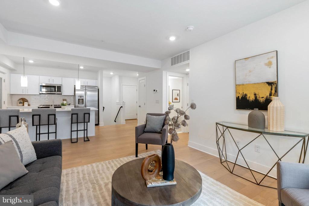 825 BAINBRIDGE STREET Unit: 101