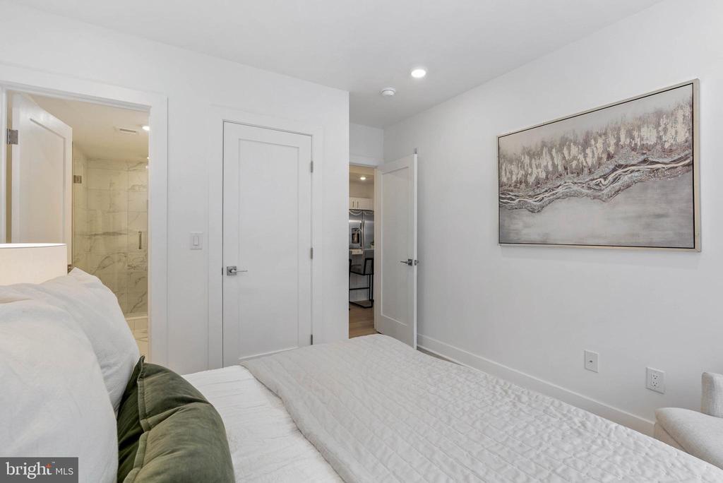 825 BAINBRIDGE STREET Unit: 101