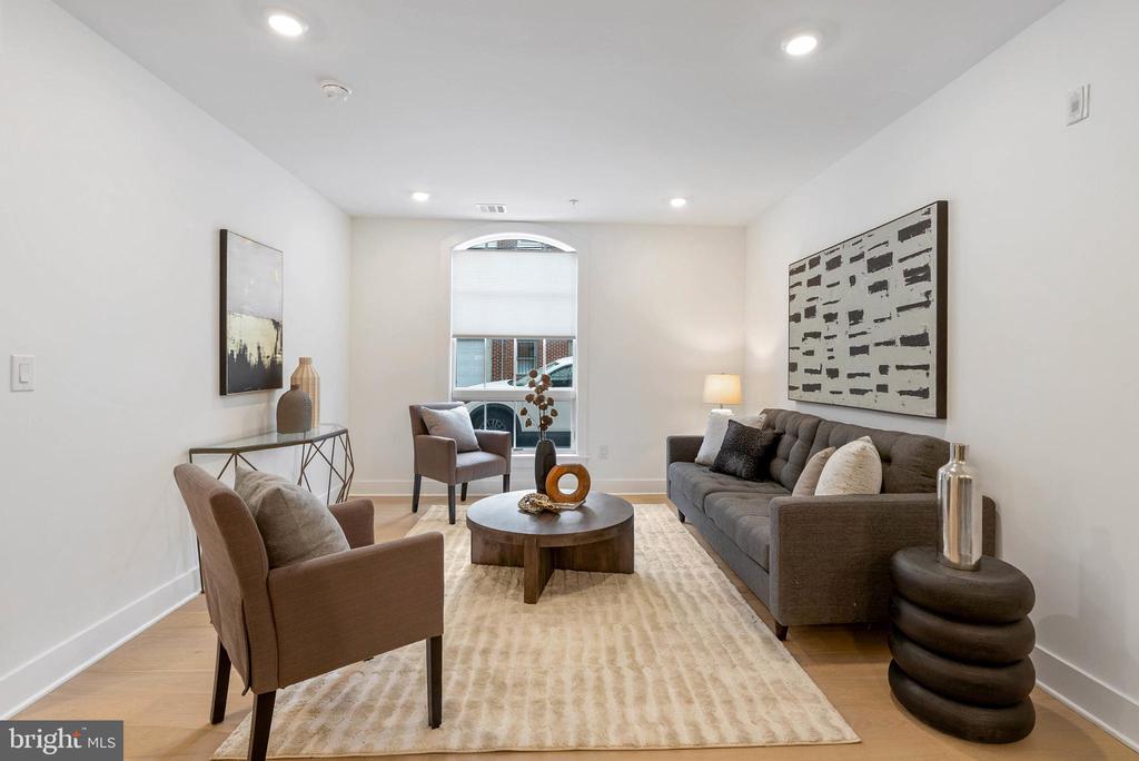 825 BAINBRIDGE STREET Unit: 101