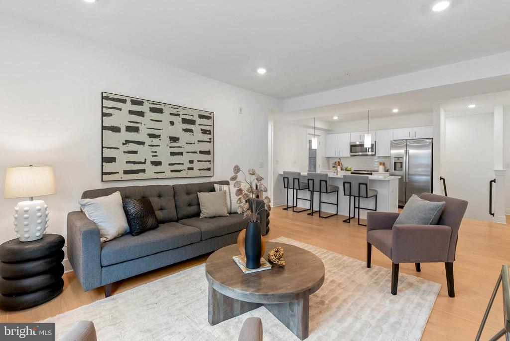 825 BAINBRIDGE STREET Unit: 101