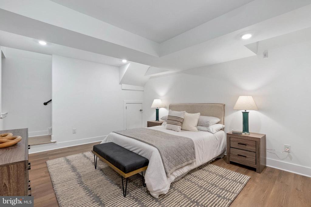825 BAINBRIDGE STREET Unit: 101
