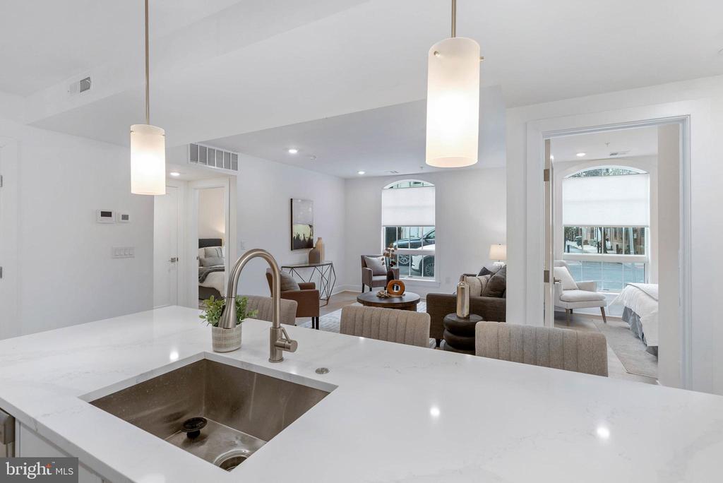825 BAINBRIDGE STREET Unit: 101